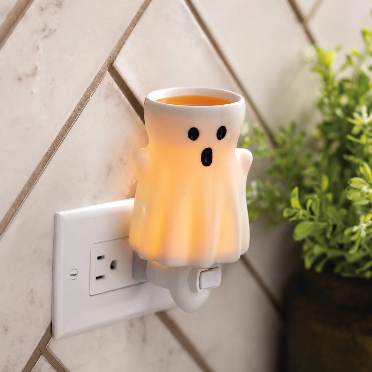 Pluggable Ghost Wax Warmer